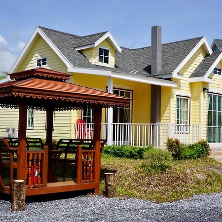 Evie Mae Resort Ban Cha-om Exterior photo