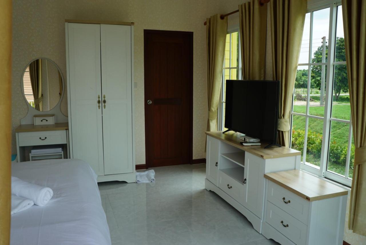 Evie Mae Resort Ban Cha-om Exterior photo