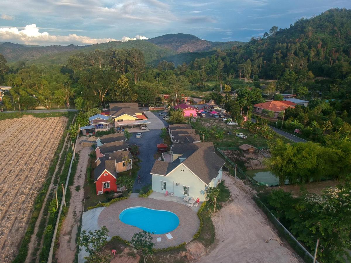 Evie Mae Resort Ban Cha-om Exterior photo