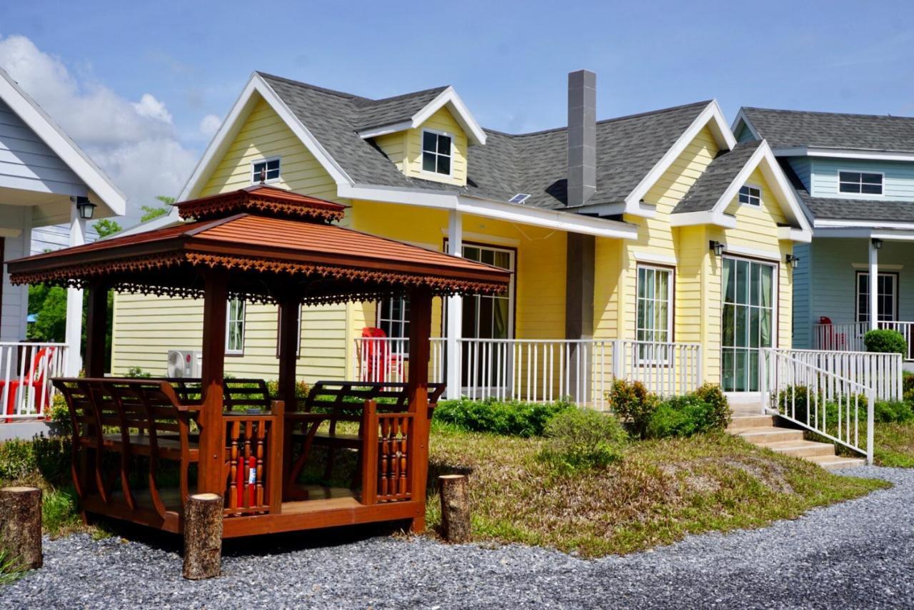 Evie Mae Resort Ban Cha-om Exterior photo